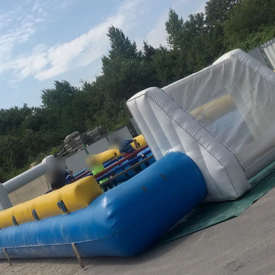 Château gonflable Baby Foot Humain – location Animakids Luxembourg – vue 2
