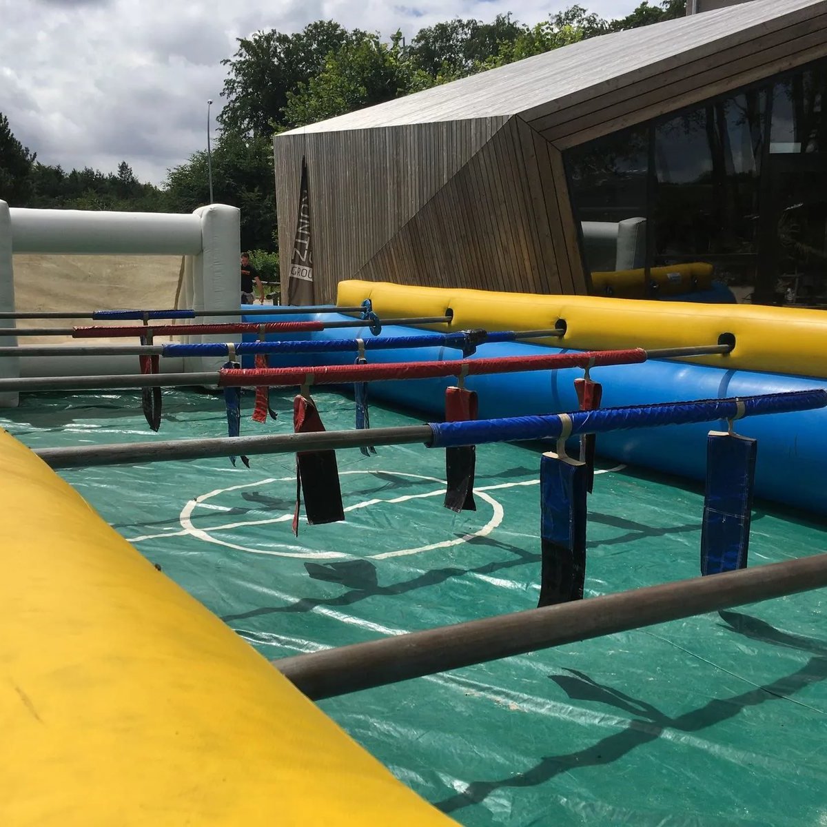 Château gonflable Baby Foot Humain – location Animakids Luxembourg – vue 3