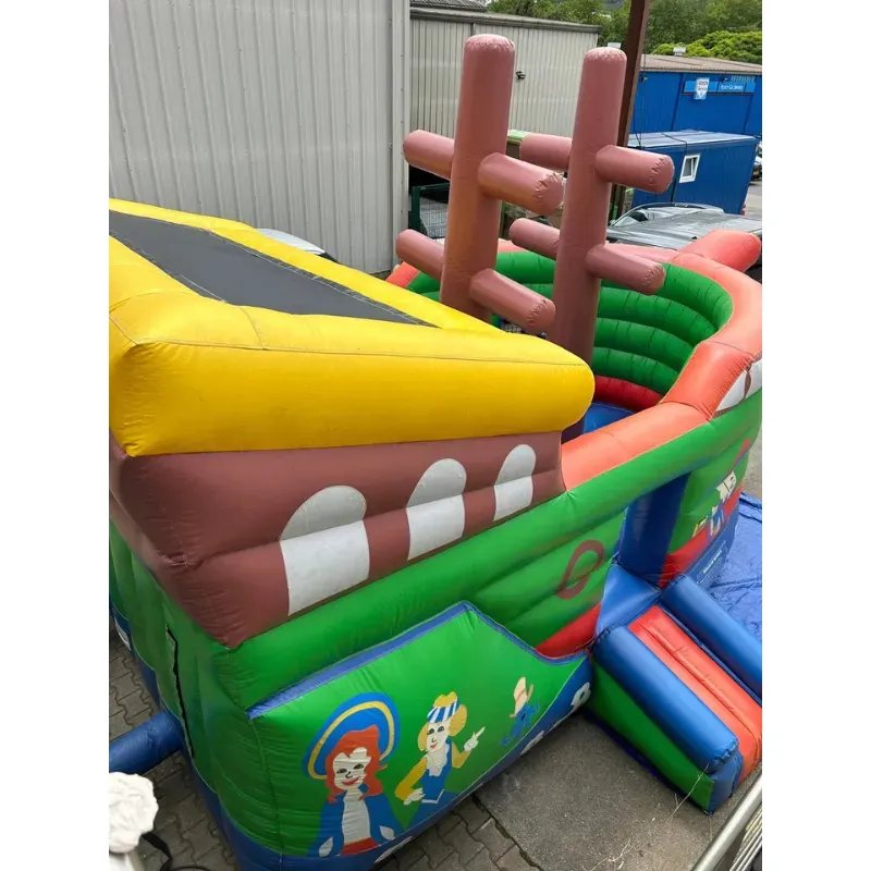 Château gonflable Bateau Pirate – location Animakids Luxembourg – vue 2