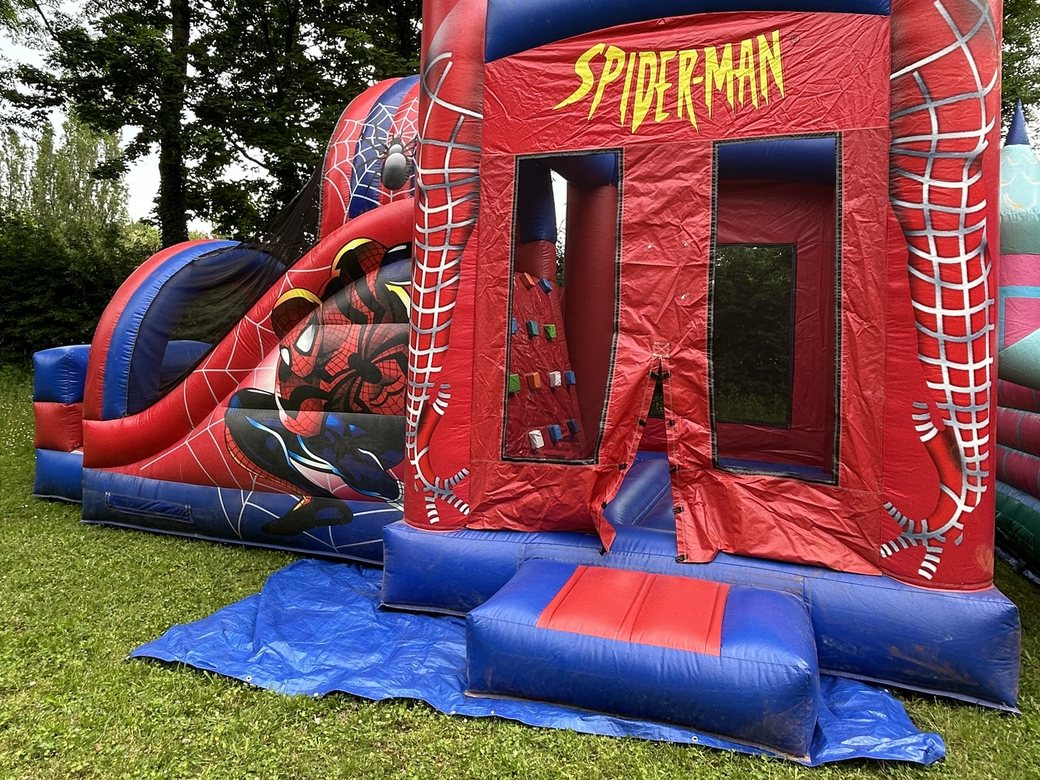 Grand Spiderman à louer – Animakids Luxembourg (photo 3)