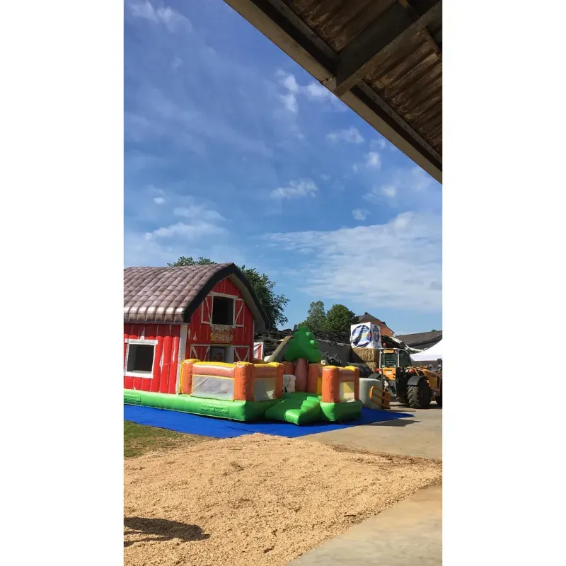 Château gonflable La Ferme – location Animakids Luxembourg – vue 3