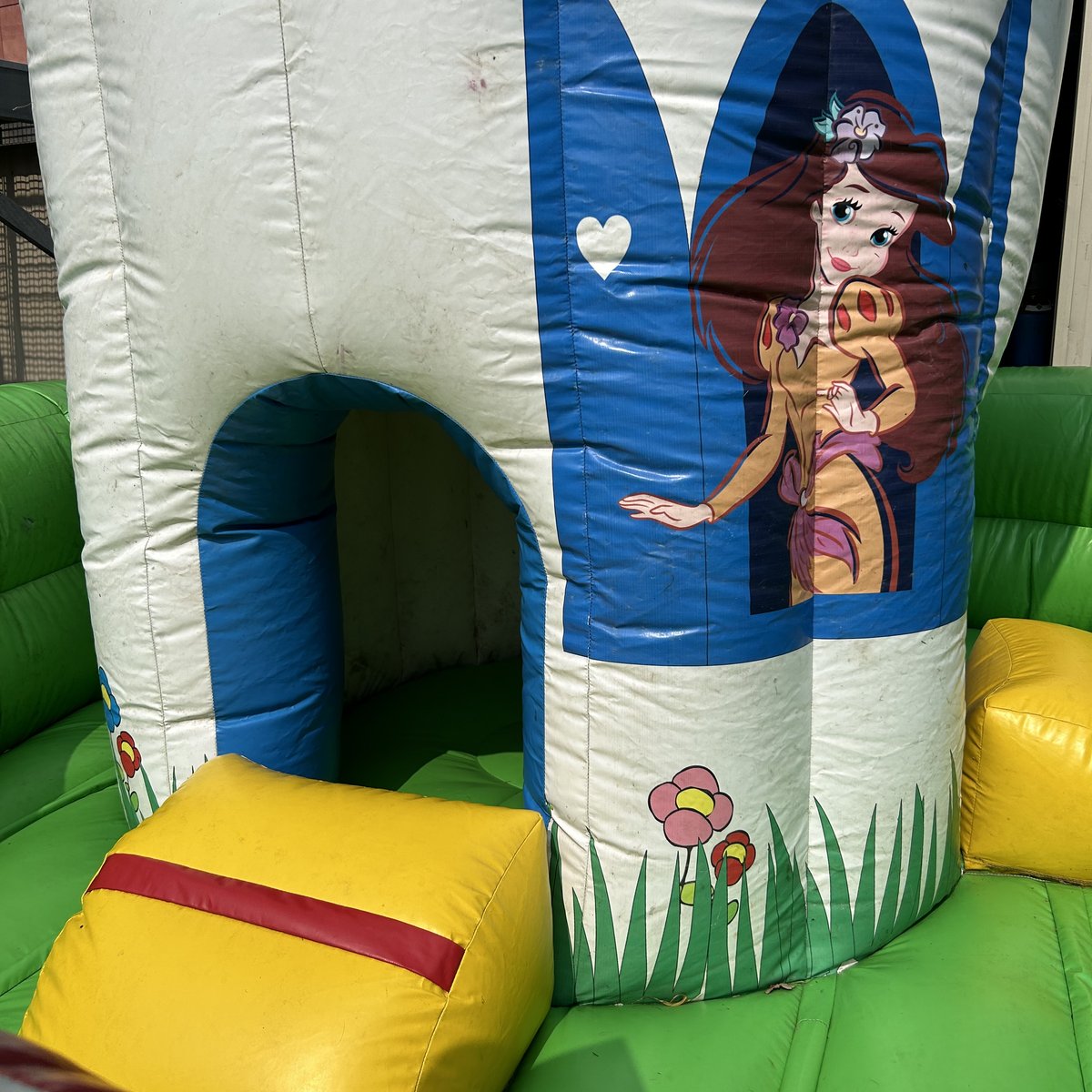 Location tour du prince gonflable – Animakids Luxembourg