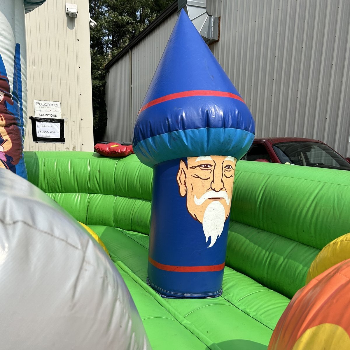 Château gonflable La Tour du Prince – location Animakids Luxembourg – vue 3