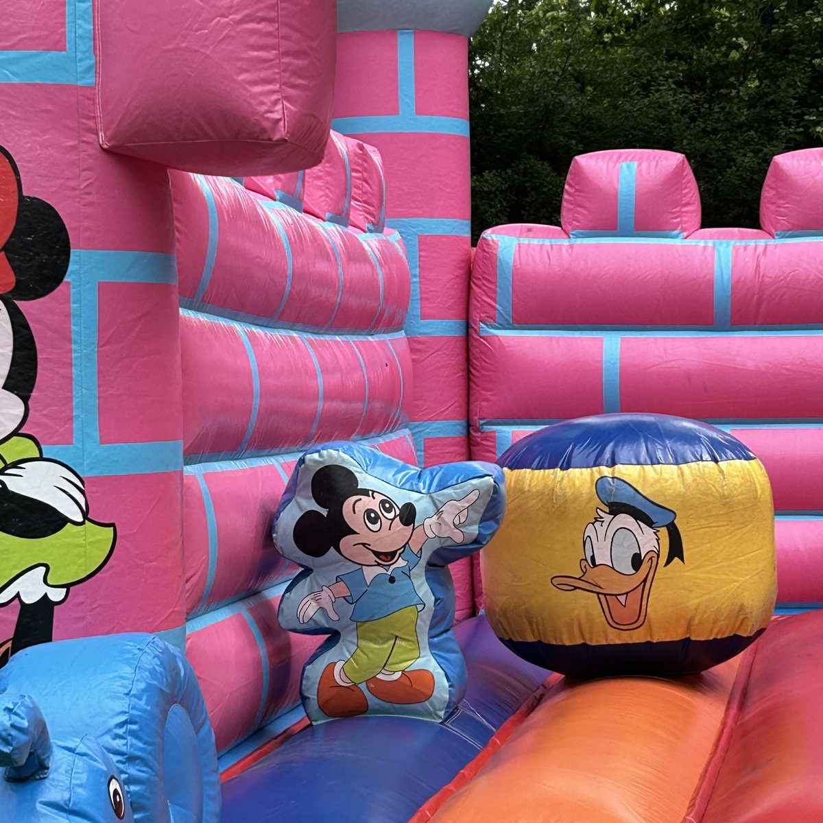 Location mickey & friends gonflable – Animakids Luxembourg