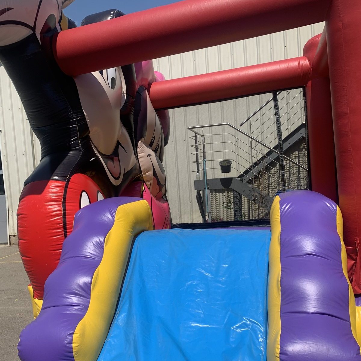 Château gonflable Mickey & Minnie – toboggan – location Animakids Luxembourg