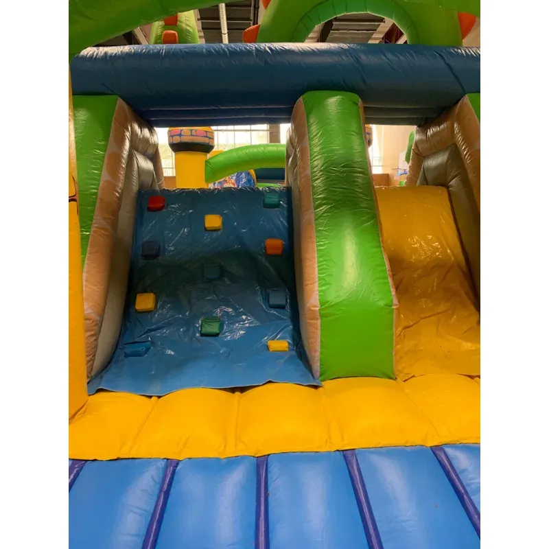 Château gonflable Parcours Aventure – location Animakids Luxembourg – vue 3