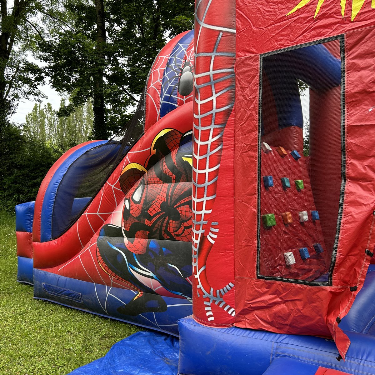 Location grand spiderman gonflable – Animakids Luxembourg