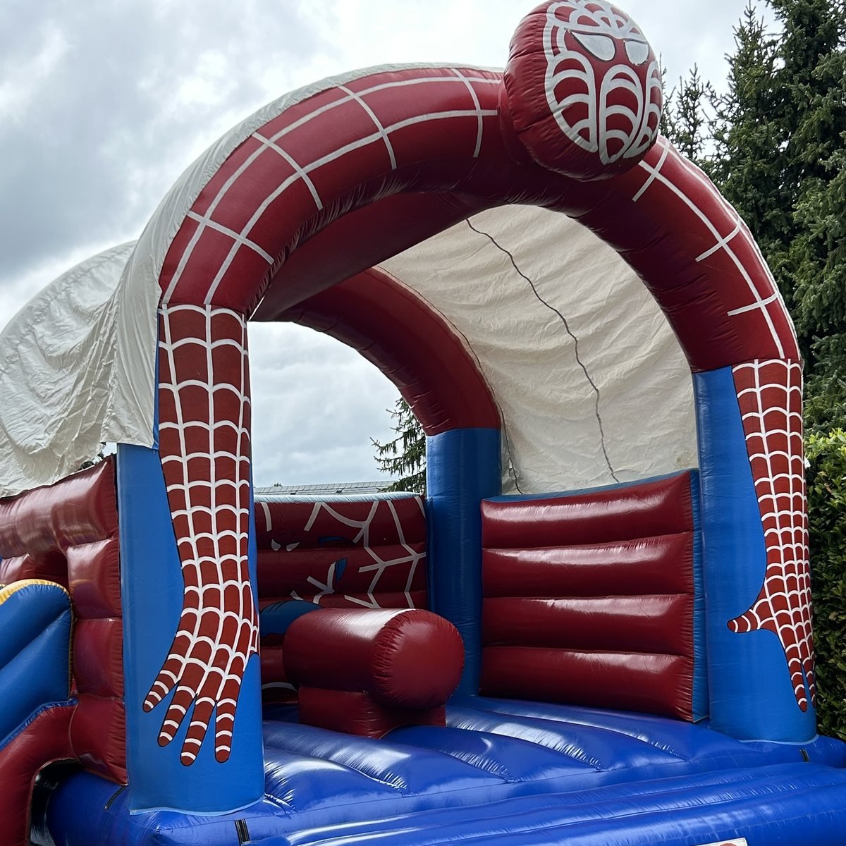 Château gonflable Petit Spiderman – location Animakids Luxembourg – vue 2