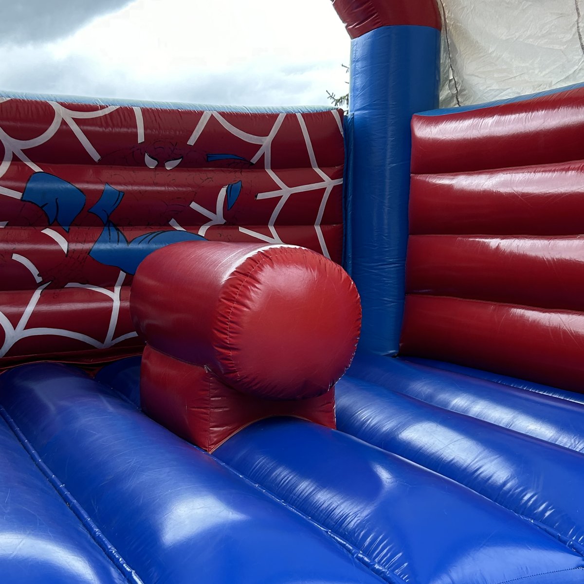 Château gonflable Grand Spiderman – photo 2 – location Animakids Luxembourg