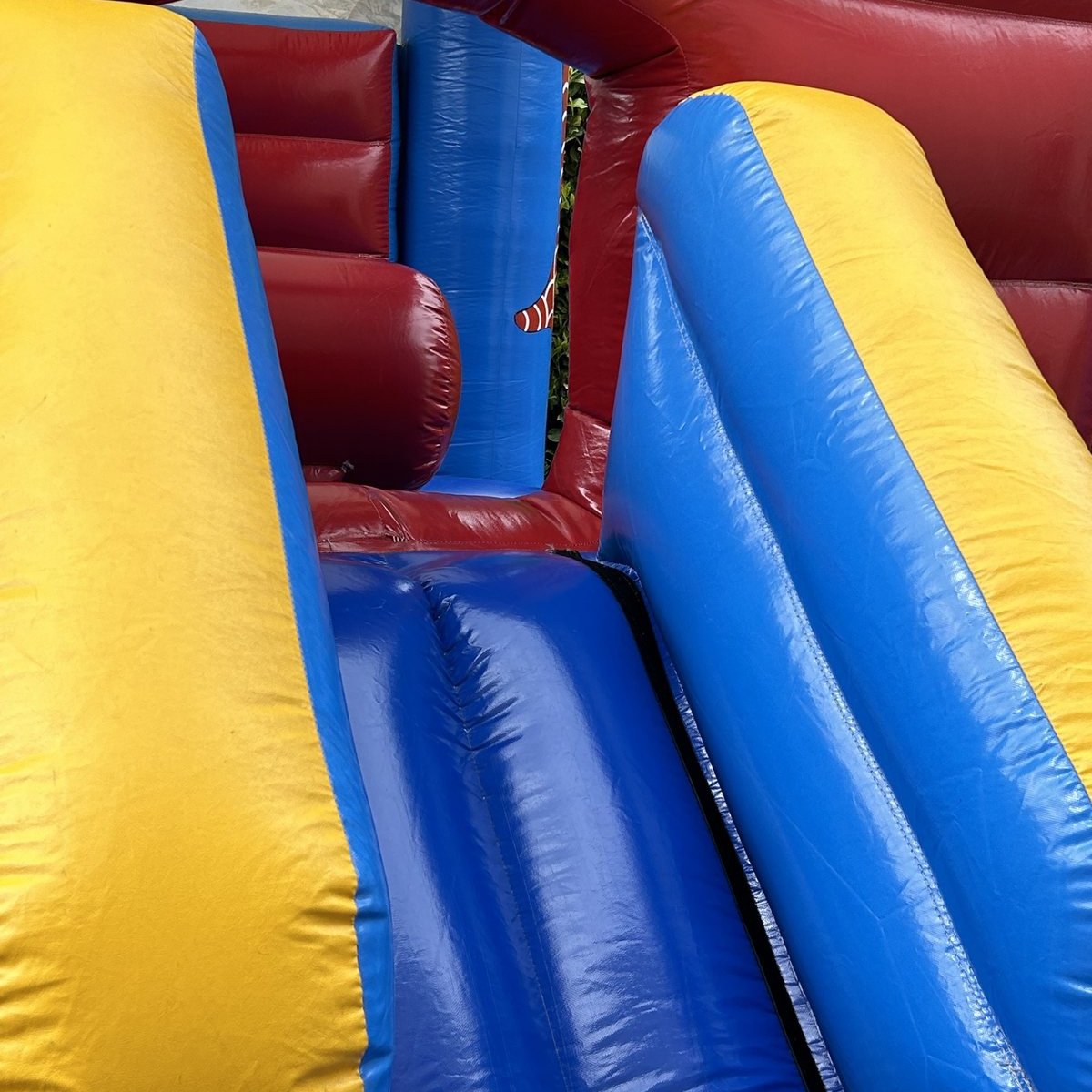 Château gonflable Petit Spiderman – location Animakids Luxembourg – vue 3