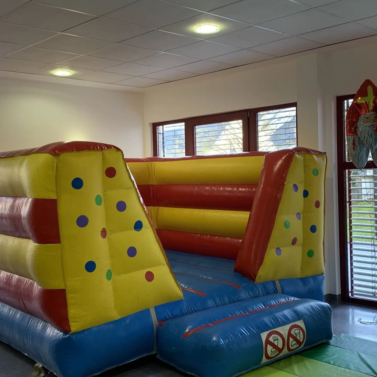 Château gonflable Spécial Intérieur – location Animakids Luxembourg – vue 2