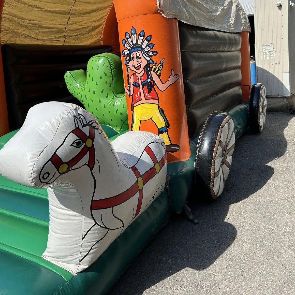 Château gonflable Western – location Animakids Luxembourg – vue 2