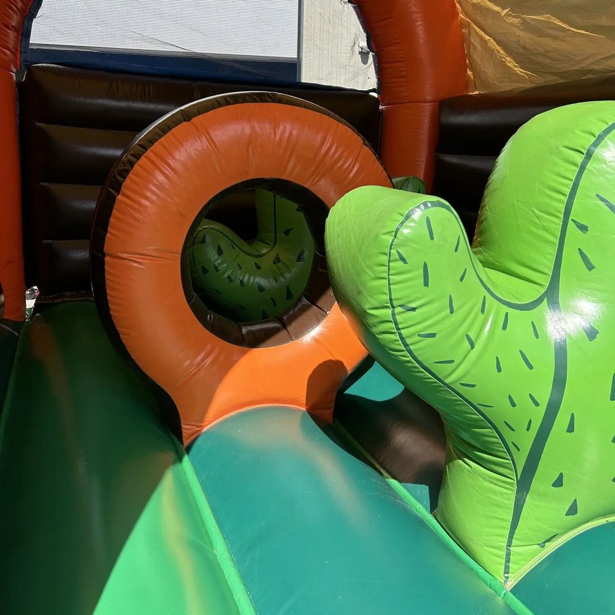Château gonflable Western – location Animakids Luxembourg – vue 3