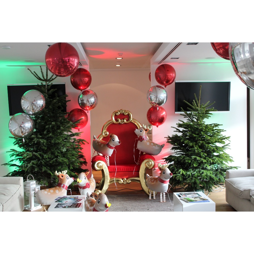 Trône de Saint-Nicolas rouge et doré pour une fête d'entreprise au Luxembourg
