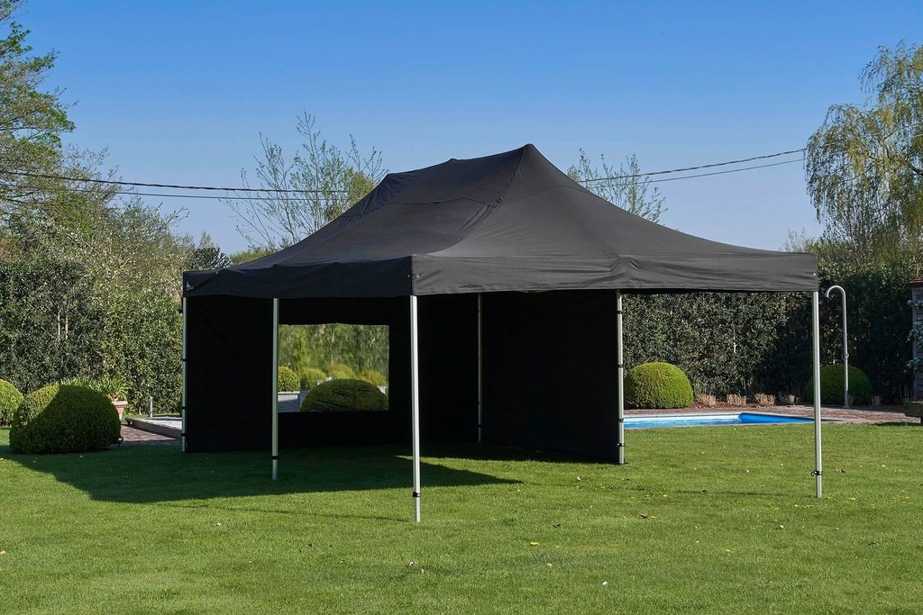 Location tente pliante noire 4x8 m au Luxembourg